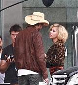 scarjo-102113-_6.jpg